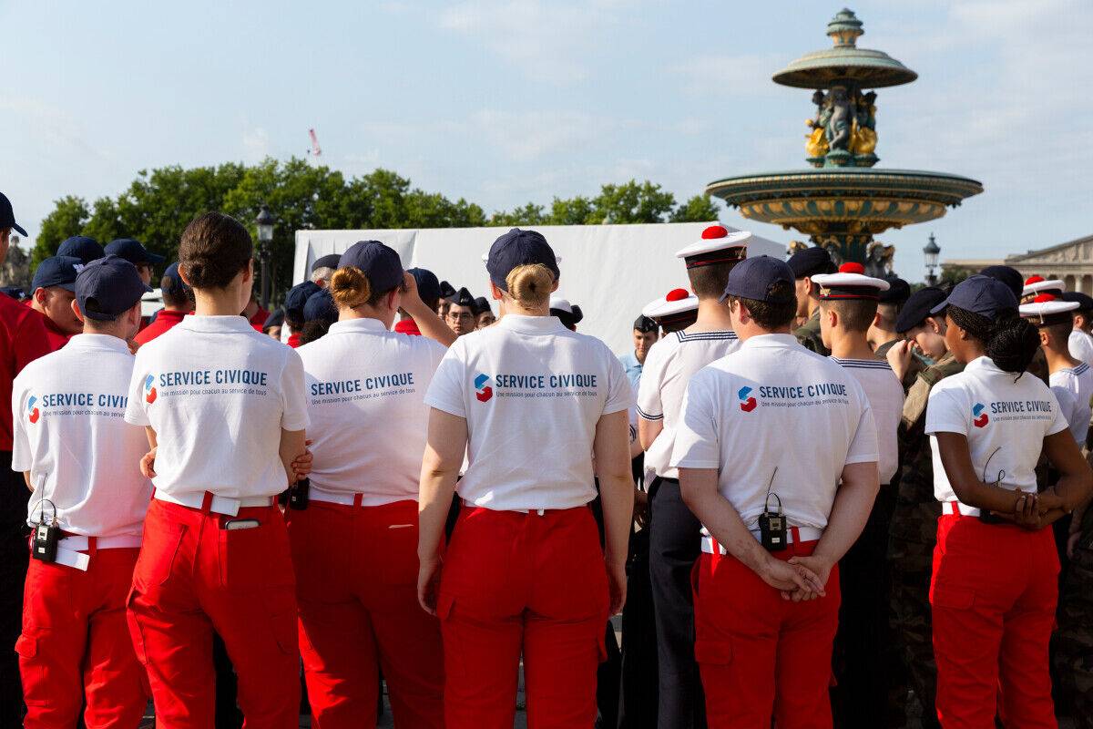 Volontaires en Service Civique au défilé du 14 juillet