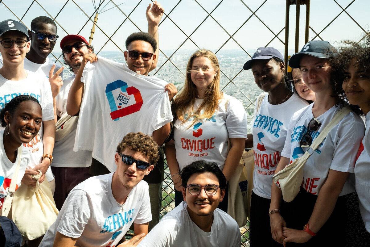 Un groupe de volontaires en Service Civique