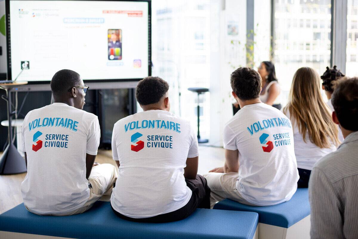 Un groupe de volontaires en Service Civique