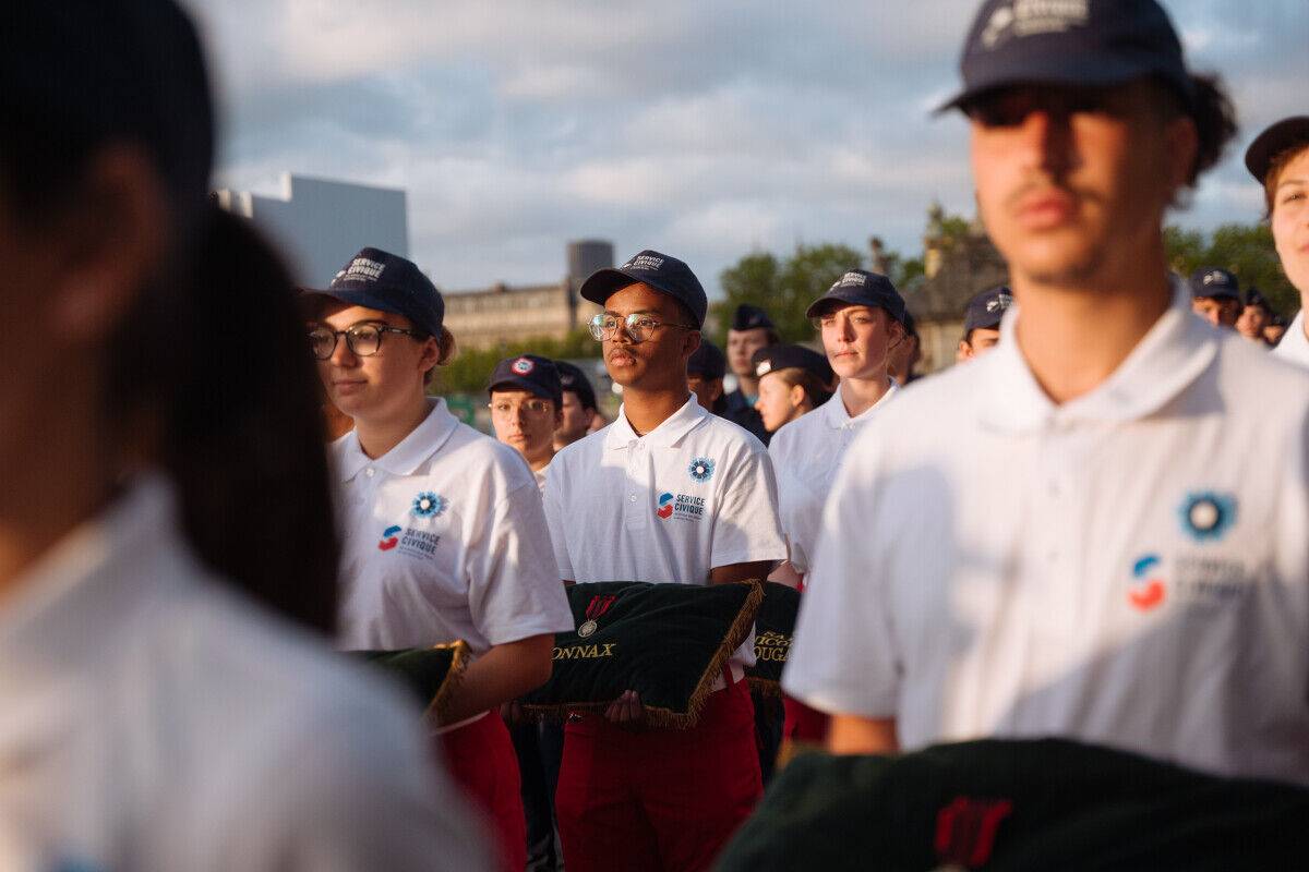 Volontaires en Service Civique lors d'une répétition du défilé du 14 juillet 2023
